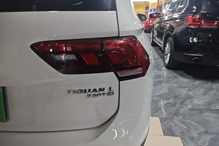 Used Volkswagen Tiguan L 2020 330TSI Automatic Two-Wheel Drive Luxury Edition China VI Standard Right Rear Taillight