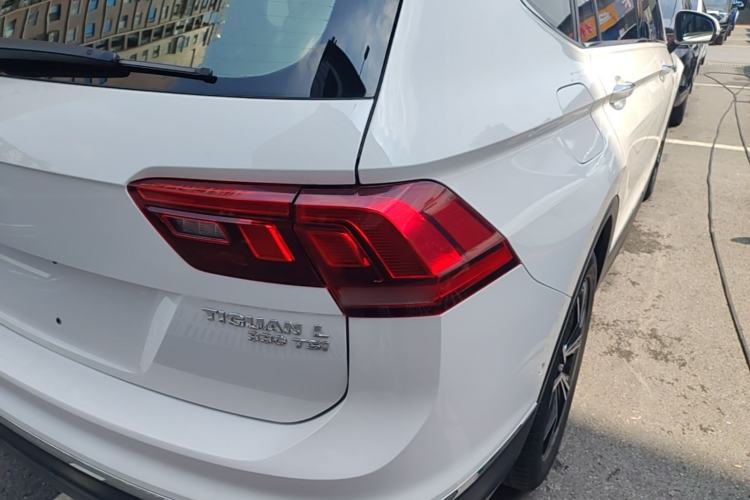 Used Volkswagen Tiguan L 2020 330TSI Automatic Two-Wheel Drive Smart Luxury Edition China VI Standard Right Rear Taillight