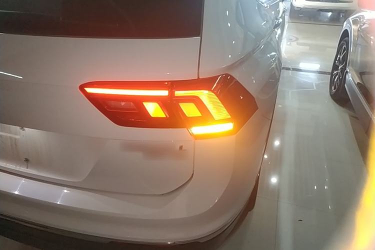 Used Volkswagen Tiguan L 2020 330TSI Automatic Two-Wheel Drive Smart Luxury Edition China VI Standard Right Rear Taillight