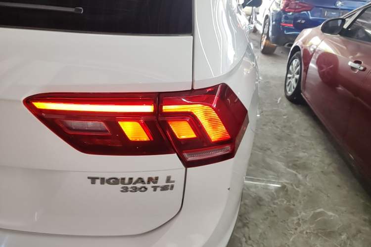 Used Volkswagen Tiguan L 2020 330TSI Automatic Two-Wheel Drive Smart Luxury Edition China VI Standard Right Rear Taillight