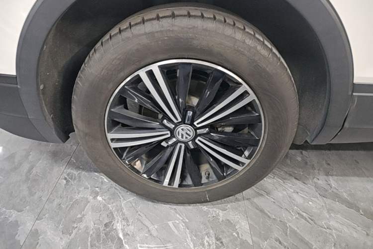 Used Volkswagen Tiguan L 2020 330TSI Automatic Two-Wheel Drive Luxury Edition China VI Standard Right Rear Wheel Hub