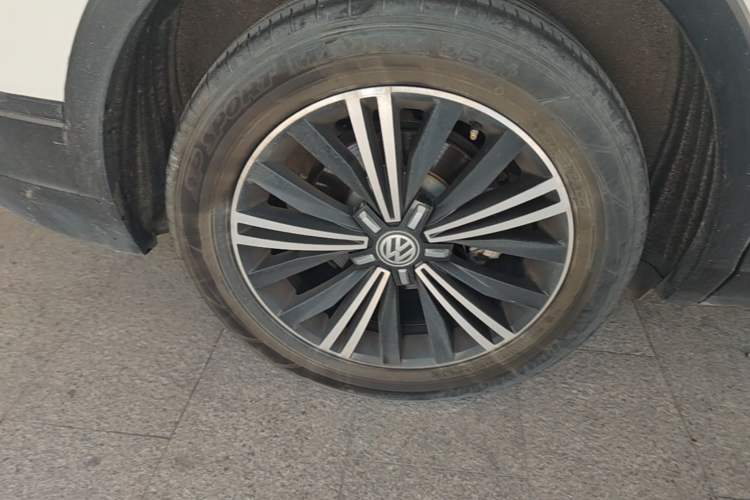 Used Volkswagen Tiguan L 2020 330TSI Automatic Two-Wheel Drive Luxury Edition China VI Standard Right Rear Wheel Hub