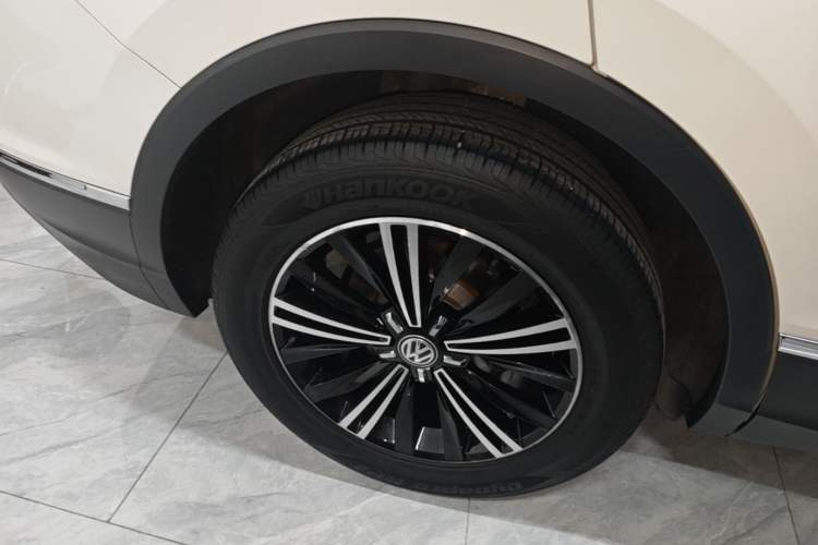Used Volkswagen Tiguan L 2020 330TSI Automatic Two-Wheel Drive Panoramic Comfort Edition China VI Standard Right Rear Wheel Hub
