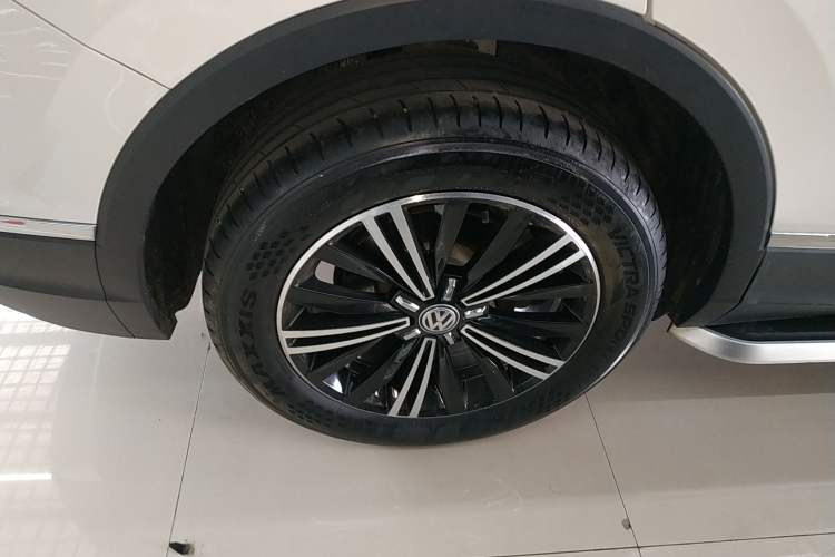 Used Volkswagen Tiguan L 2020 330TSI Automatic Two-Wheel Drive Panoramic Comfort Edition China VI Standard Right Rear Wheel Hub