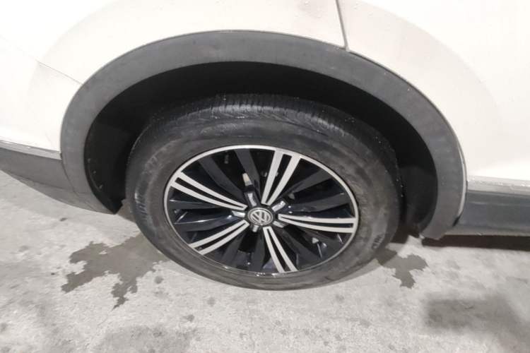 Used Volkswagen Tiguan L 2020 330TSI Automatic Two-Wheel Drive Panoramic Comfort Edition China VI Standard Right Rear Wheel Hub