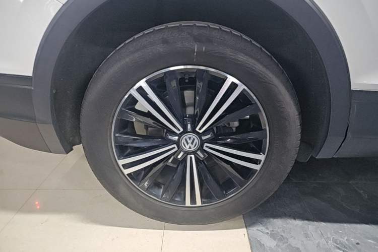 Used Volkswagen Tiguan L 2020 330TSI Automatic Two-Wheel Drive Luxury Edition China VI Standard Right Rear Wheel Hub
