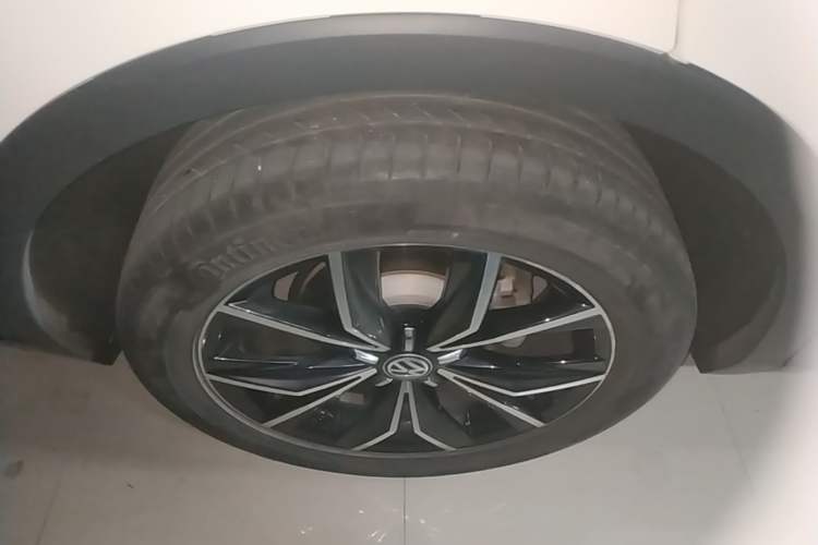 Used Volkswagen Tiguan L 2020 330TSI Automatic Two-Wheel Drive Smart Luxury Edition China VI Standard Right Rear Wheel Hub