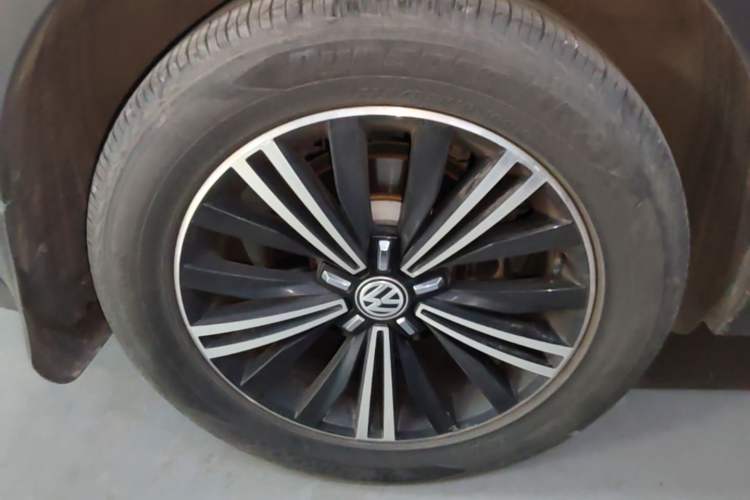Used Volkswagen Tiguan L 2020 330TSI Automatic Two-Wheel Drive Panoramic Comfort Edition China VI Standard Right Rear Wheel Hub