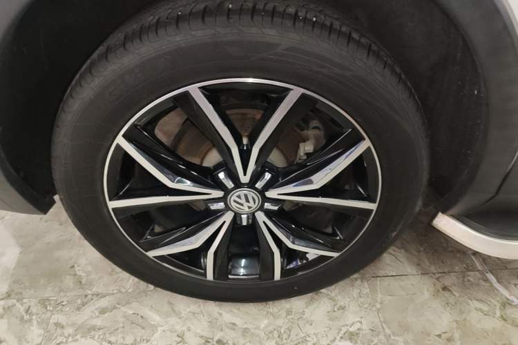 Used Volkswagen Tiguan L 2020 330TSI Automatic Two-Wheel Drive Smart Luxury Edition China VI Standard Right Rear Wheel Hub