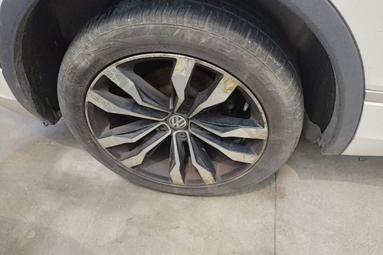 Used Volkswagen Tiguan L 2020 330TSI Automatic Two-Wheel Drive R-Line Flagship Version China VI Standard Right Rear Wheel Hub