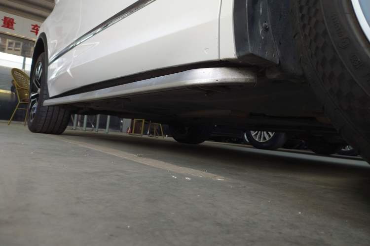 Used Volkswagen Tiguan L 2020 330TSI Automatic Two-Wheel Drive R-Line Flagship Version China VI Standard Right Side Sill