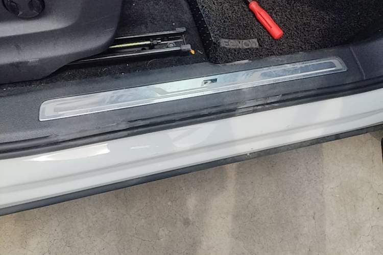 Used Volkswagen Tiguan L 2020 330TSI Automatic Two-Wheel Drive R-Line Flagship Version China VI Standard Right Side Sill