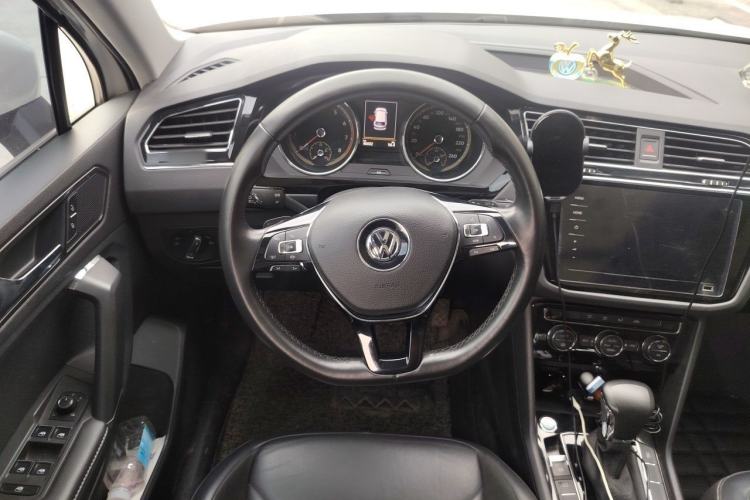 Used Volkswagen Tiguan L 2020 330TSI Automatic Two-Wheel Drive Panoramic Comfort Edition China VI Standard Steering Wheel