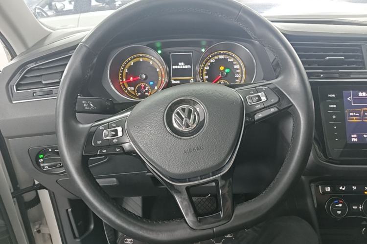 Used Volkswagen Tiguan L 2020 330TSI Automatic Two-Wheel Drive Smart Luxury Edition China VI Standard Steering Wheel