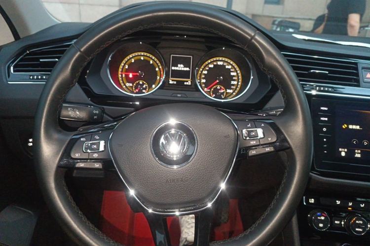 Used Volkswagen Tiguan L 2020 330TSI Automatic Two-Wheel Drive Panoramic Comfort Edition China VI Standard Steering Wheel