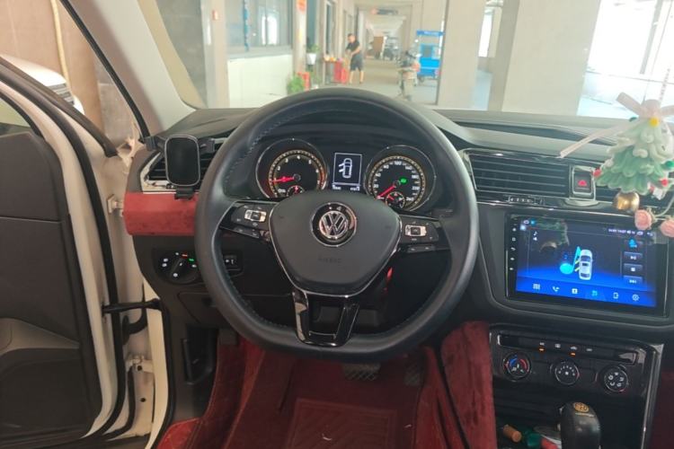 Used Volkswagen Tiguan L 2020 330TSI Automatic Two-Wheel Drive Luxury Edition China VI Standard Steering Wheel