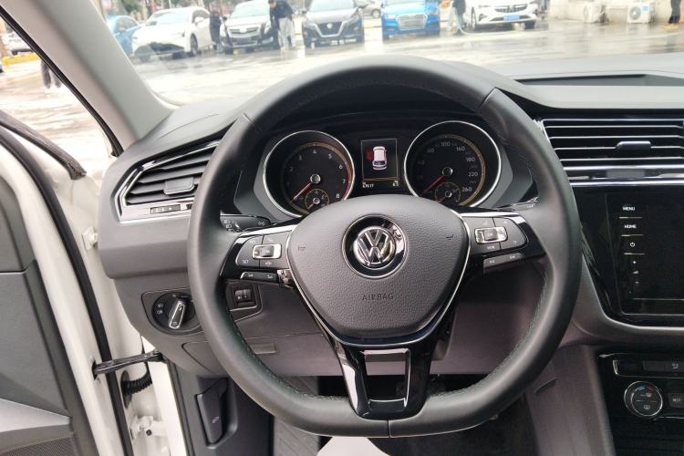 Used Volkswagen Tiguan L 2020 330TSI Automatic Two-Wheel Drive Panoramic Comfort Edition China VI Standard Steering Wheel