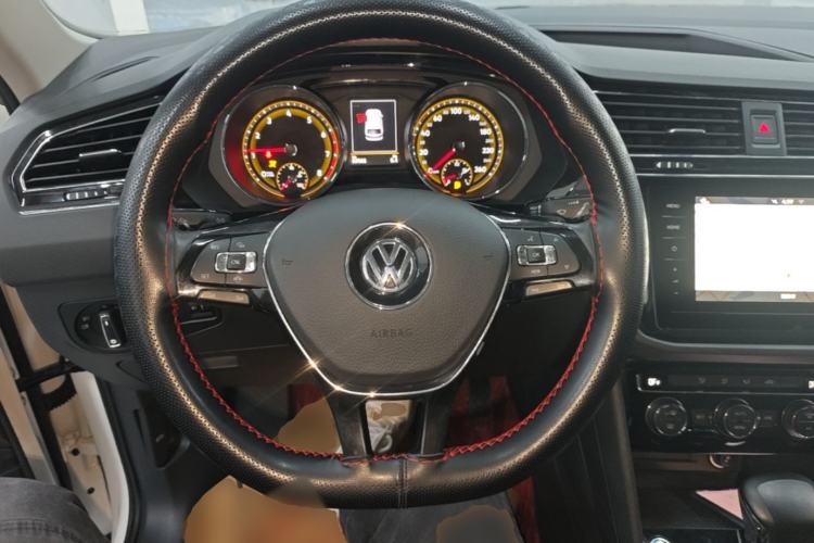 Used Volkswagen Tiguan L 2020 330TSI Automatic Two-Wheel Drive Panoramic Comfort Edition China VI Standard Steering Wheel