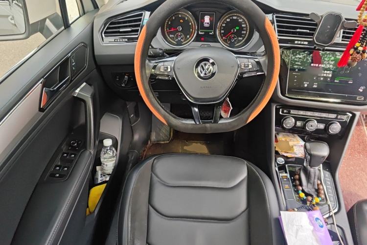 Used Volkswagen Tiguan L 2020 330TSI Automatic Two-Wheel Drive Panoramic Comfort Edition China VI Standard Steering Wheel