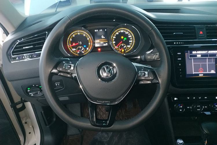 Used Volkswagen Tiguan L 2020 330TSI Automatic Two-Wheel Drive Panoramic Comfort Edition China VI Standard Steering Wheel