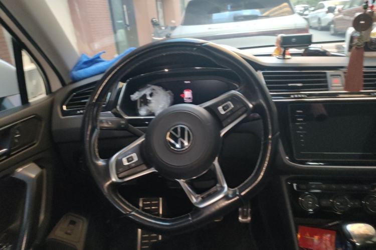 Used Volkswagen Tiguan L 2020 330TSI Automatic Two-Wheel Drive R-Line Flagship Version China VI Standard Steering Wheel
