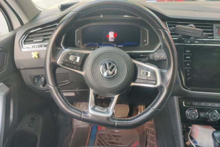 Used Volkswagen Tiguan L 2020 330TSI Automatic Two-Wheel Drive R-Line Flagship Version China VI Standard Steering Wheel