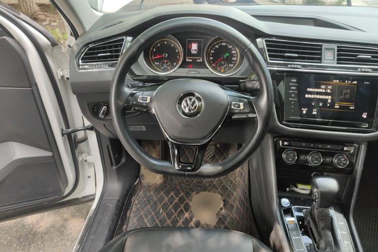Used Volkswagen Tiguan L 2020 330TSI Automatic Two-Wheel Drive Panoramic Comfort Edition China VI Standard Steering Wheel