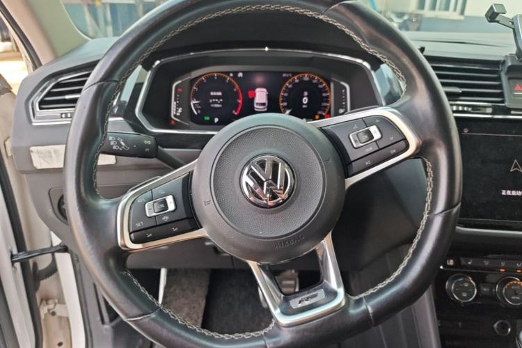 Used Volkswagen Tiguan L 2020 330TSI Automatic Two-Wheel Drive R-Line Flagship Version China VI Standard Steering Wheel