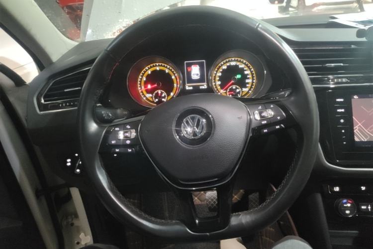 Used Volkswagen Tiguan L 2020 330TSI Automatic Two-Wheel Drive Panoramic Comfort Edition China VI Standard Steering Wheel