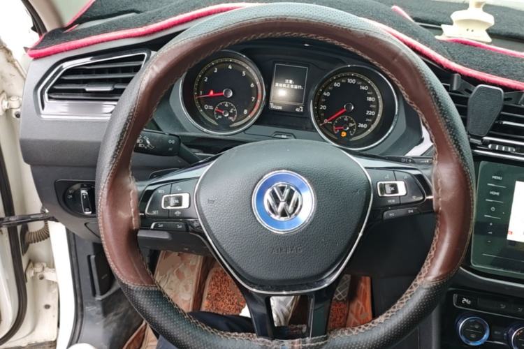 Used Volkswagen Tiguan L 2020 330TSI Automatic Two-Wheel Drive Panoramic Comfort Edition China VI Standard Steering Wheel
