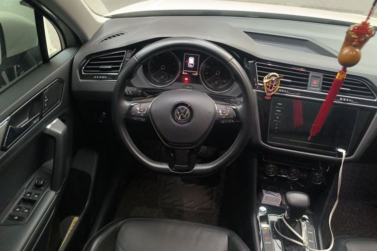 Used Volkswagen Tiguan L 2020 330TSI Automatic Two-Wheel Drive Panoramic Comfort Edition China VI Standard Steering Wheel