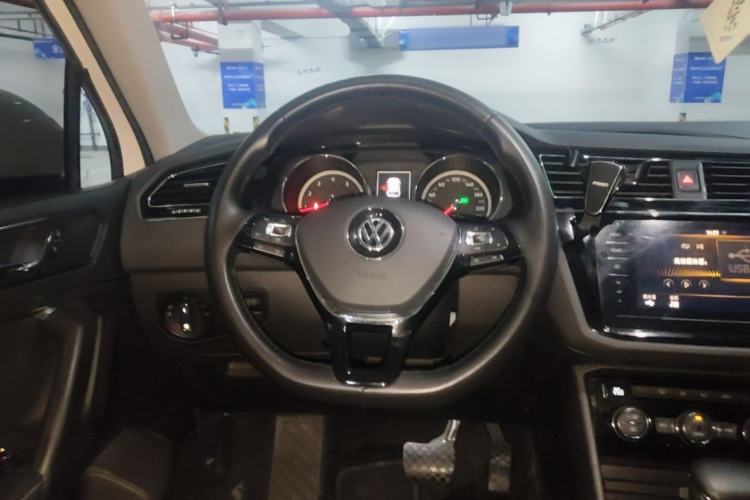 Used Volkswagen Tiguan L 2020 330TSI Automatic Two-Wheel Drive Panoramic Comfort Edition China VI Standard Steering Wheel