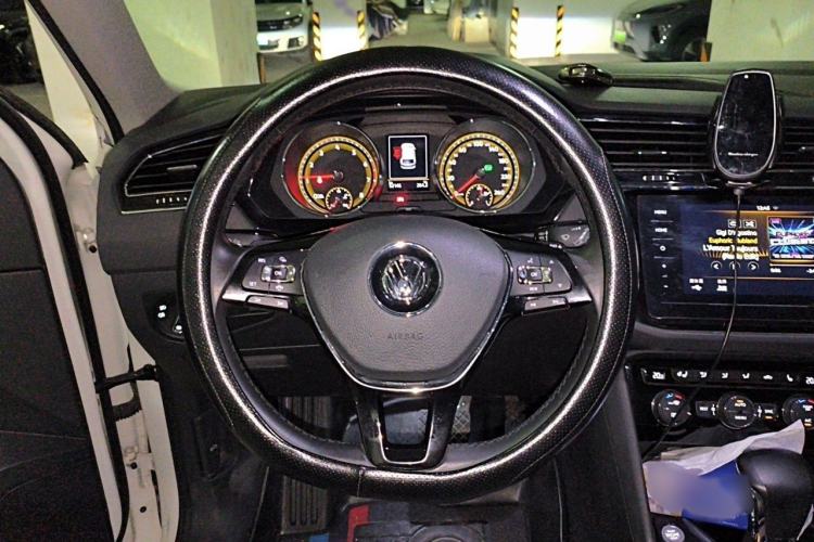 Used Volkswagen Tiguan L 2020 330TSI Automatic Two-Wheel Drive Smart Luxury Edition China VI Standard Steering Wheel