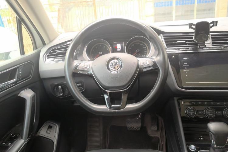 Used Volkswagen Tiguan L 2020 330TSI Automatic Two-Wheel Drive Smart Luxury Edition China VI Standard Steering Wheel