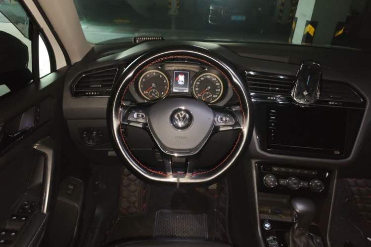 Used Volkswagen Tiguan L 2020 330TSI Automatic Two-Wheel Drive Smart Luxury Edition China VI Standard Steering Wheel