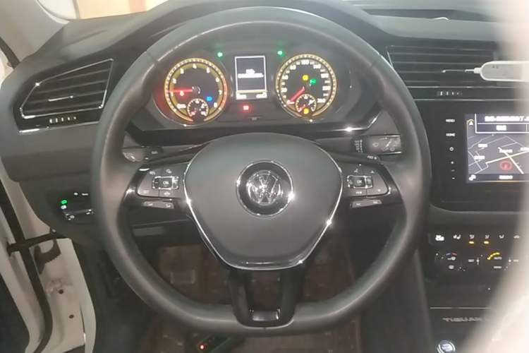 Used Volkswagen Tiguan L 2020 330TSI Automatic Two-Wheel Drive Smart Luxury Edition China VI Standard Steering Wheel