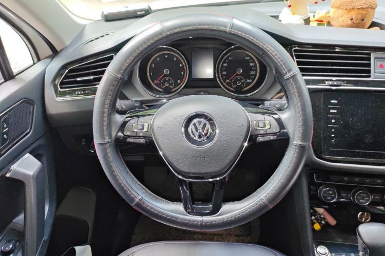 Used Volkswagen Tiguan L 2020 330TSI Automatic Two-Wheel Drive Panoramic Comfort Edition China VI Standard Steering Wheel