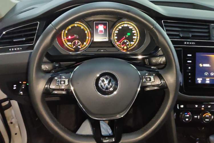 Used Volkswagen Tiguan L 2020 330TSI Automatic Two-Wheel Drive Panoramic Comfort Edition China VI Standard Steering Wheel