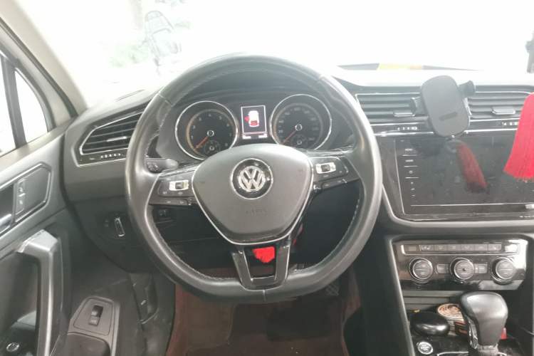 Used Volkswagen Tiguan L 2020 330TSI Automatic Two-Wheel Drive Smart Luxury Edition China VI Standard Steering Wheel