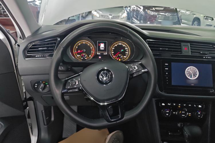Used Volkswagen Tiguan L 2020 330TSI Automatic Two-Wheel Drive Smart Luxury Edition China VI Standard Steering Wheel