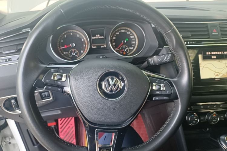 Used Volkswagen Tiguan L 2020 330TSI Automatic Two-Wheel Drive Panoramic Comfort Edition China VI Standard Steering Wheel