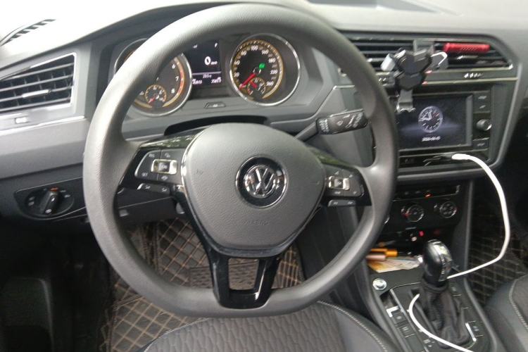 Used Volkswagen Tiguan L 2020 330TSI Automatic Two-Wheel Drive Luxury Edition China VI Standard Steering Wheel