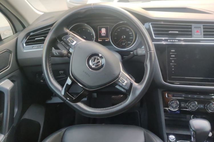 Used Volkswagen Tiguan L 2020 330TSI Automatic Two-Wheel Drive Panoramic Comfort Edition China VI Standard Steering Wheel