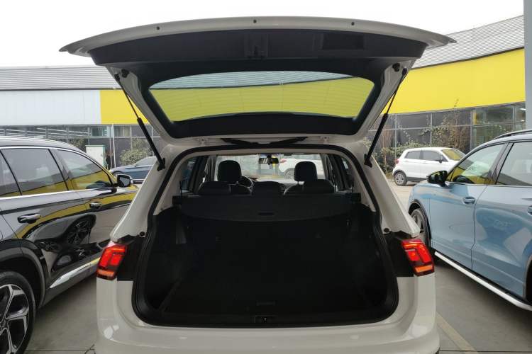 Used Volkswagen Tiguan L 2020 330TSI Automatic Two-Wheel Drive Panoramic Comfort Edition China VI Standard Trunk