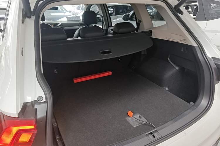 Used Volkswagen Tiguan L 2020 330TSI Automatic Two-Wheel Drive Smart Luxury Edition China VI Standard Trunk