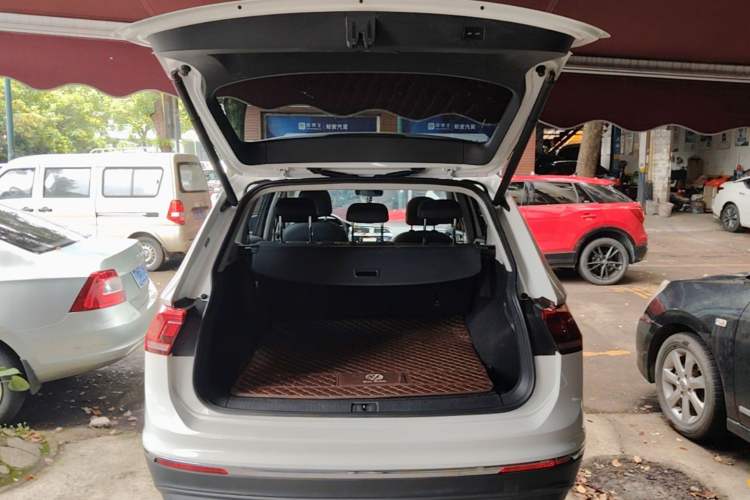 Used Volkswagen Tiguan L 2020 330TSI Automatic Two-Wheel Drive Smart Luxury Edition China VI Standard Trunk