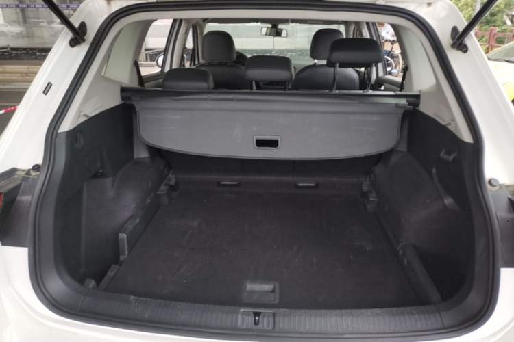 Used Volkswagen Tiguan L 2020 330TSI Automatic Two-Wheel Drive Luxury Edition China VI Standard Trunk
