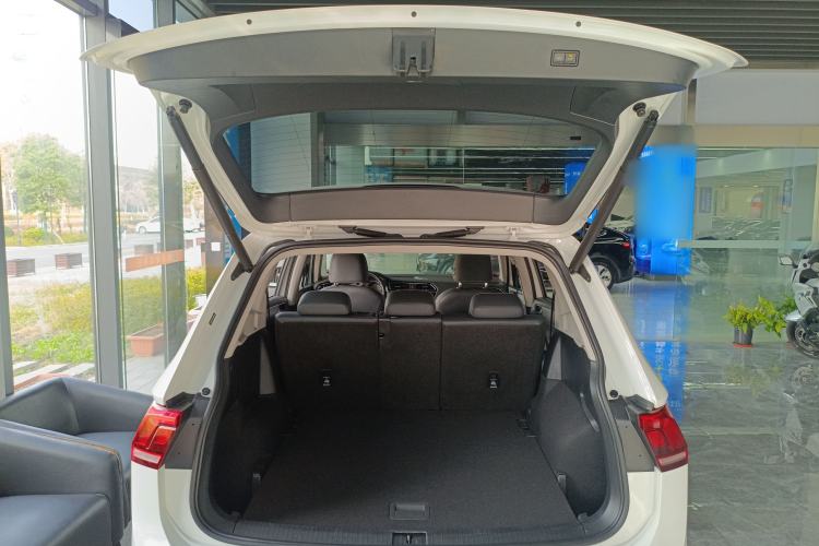 Used Volkswagen Tiguan L 2020 330TSI Automatic Two-Wheel Drive Smart Luxury Edition China VI Standard Trunk