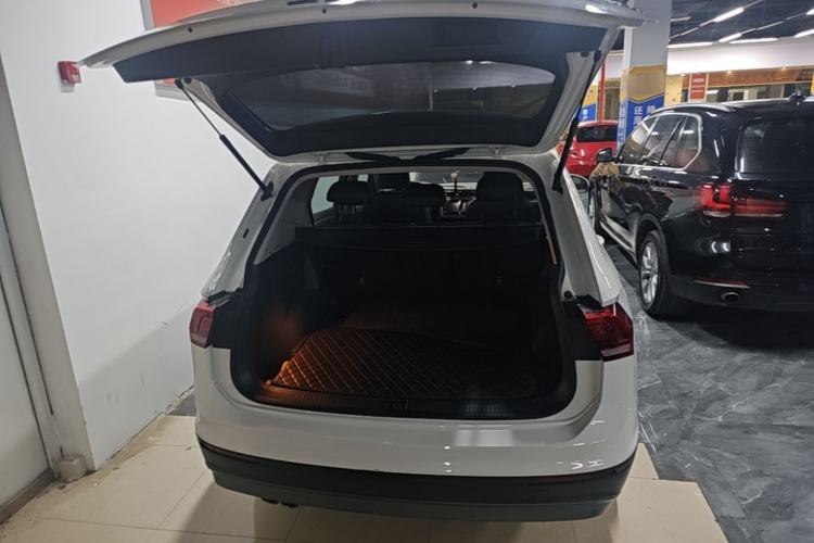 Used Volkswagen Tiguan L 2020 330TSI Automatic Two-Wheel Drive Luxury Edition China VI Standard Trunk