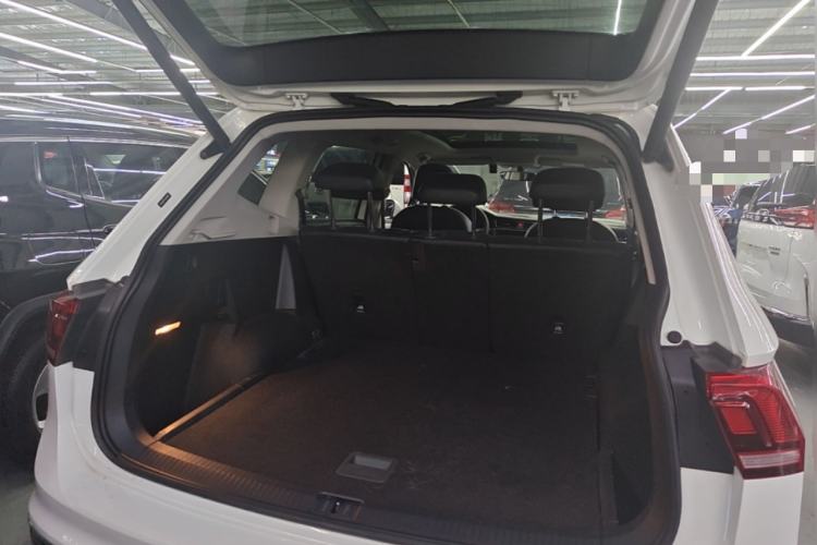 Used Volkswagen Tiguan L 2020 330TSI Automatic Two-Wheel Drive Smart Luxury Edition China VI Standard Trunk